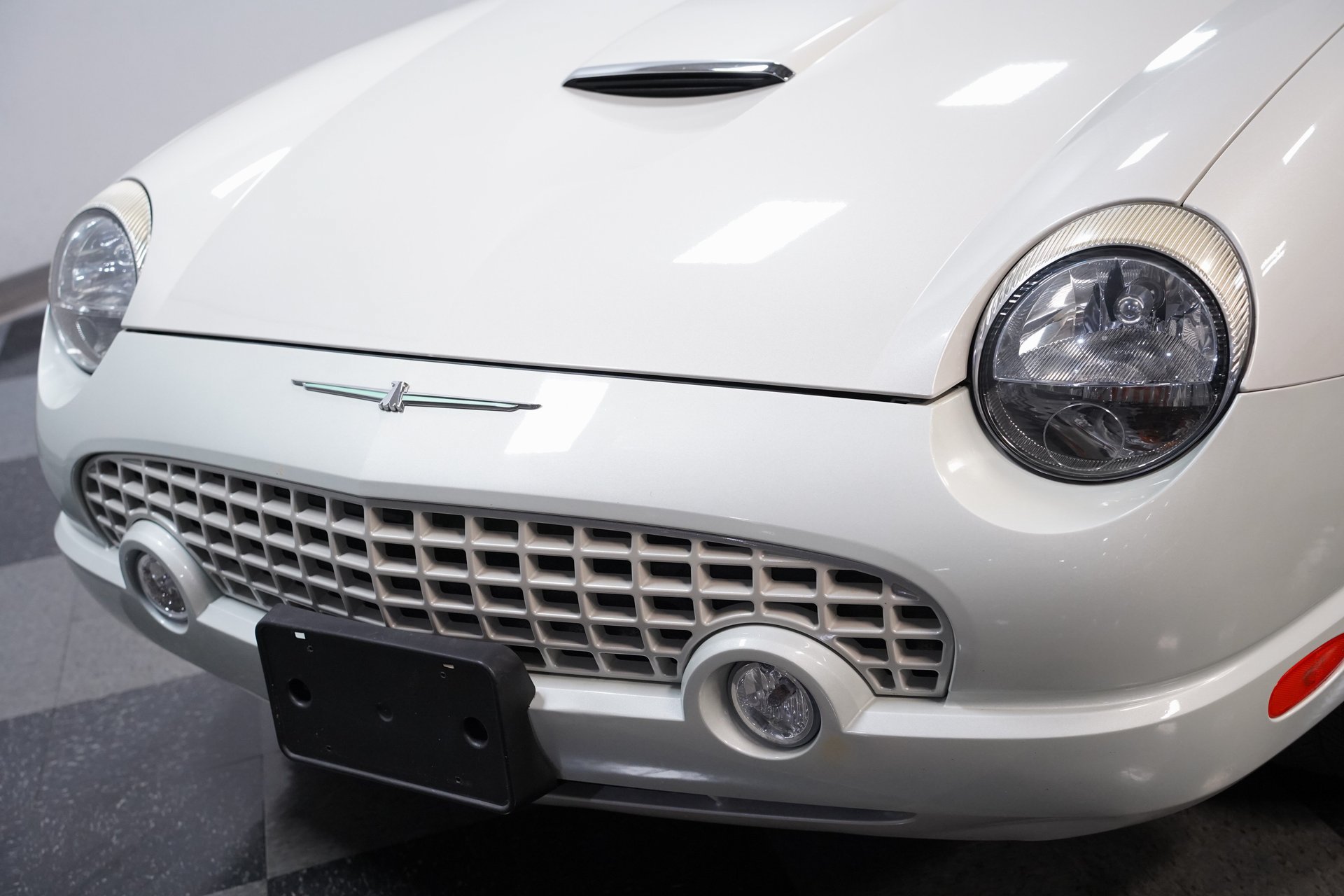 Used 2005 Ford Thunderbird 50th Anniversary RWD image 18