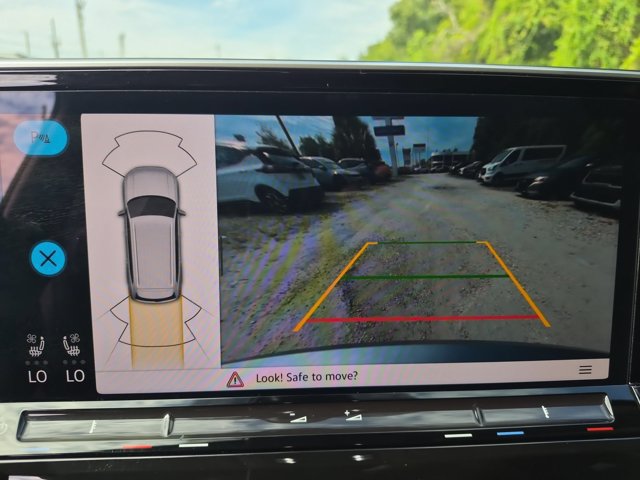 Used 2025 Volkswagen Atlas SE FWD image 14