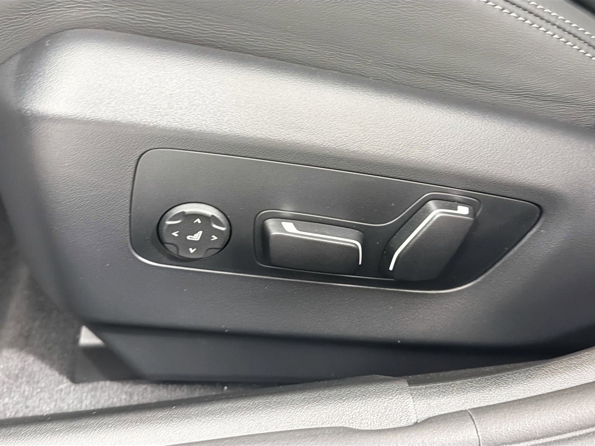 New 2026 BMW M5 w/ Executive Package image 19