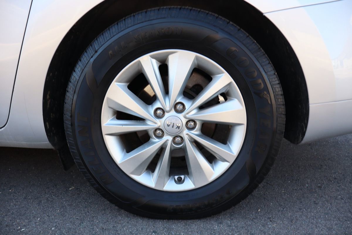 Used 2015 Kia Sedona LX w/ LX Convenience Package image 42