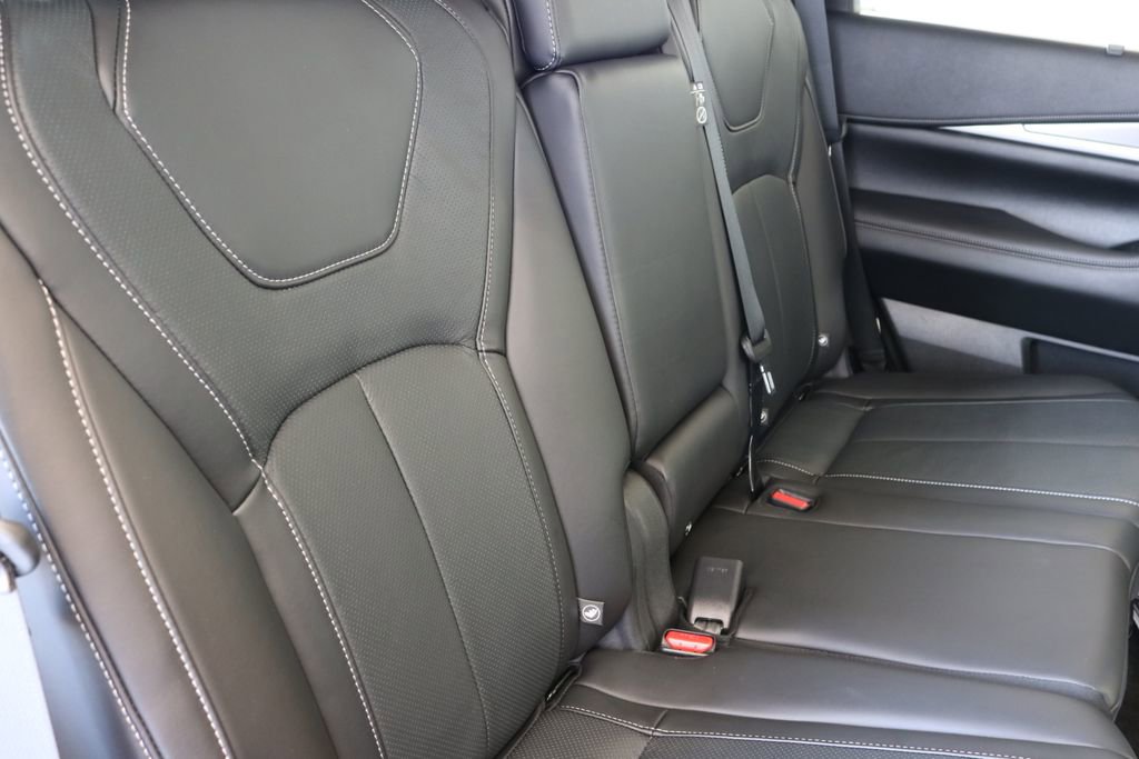 Certified 2025 INFINITI QX60 Luxe w/ Vision Package image 35