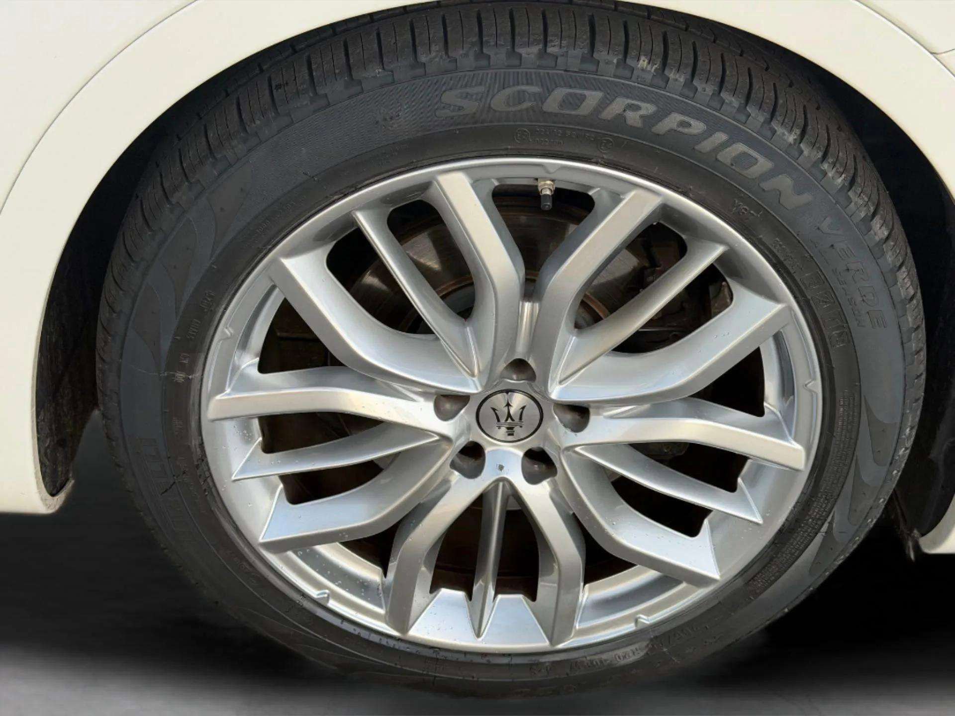 Certified 2022 Maserati Levante GT image 41