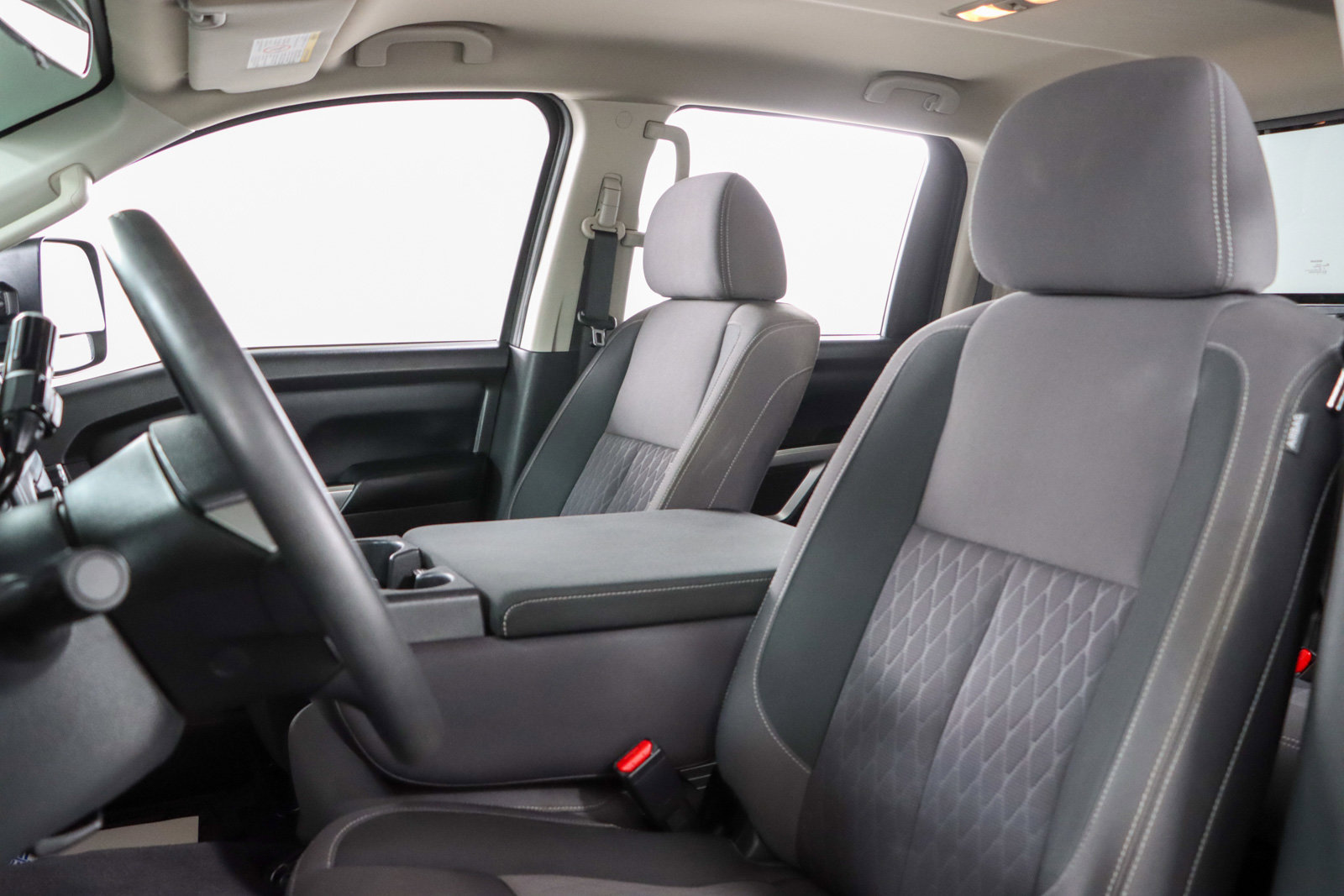 Used 2023 Nissan Titan SV image 25