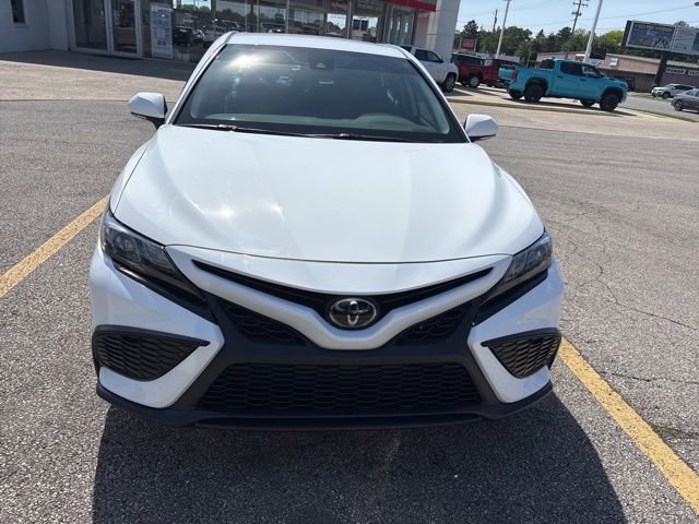 Used 2022 Toyota Camry SE w/ Convenience Package AWD/4WD image 2