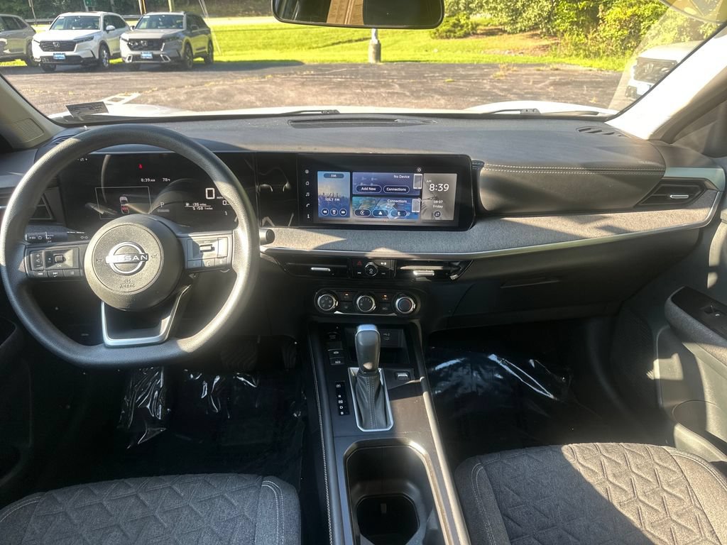 Used 2025 Nissan Kicks SV AWD/4WD image 21