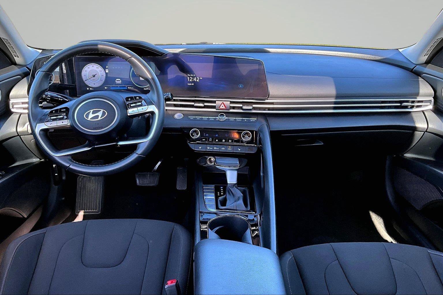 Used 2025 Hyundai Elantra SEL FWD image 16