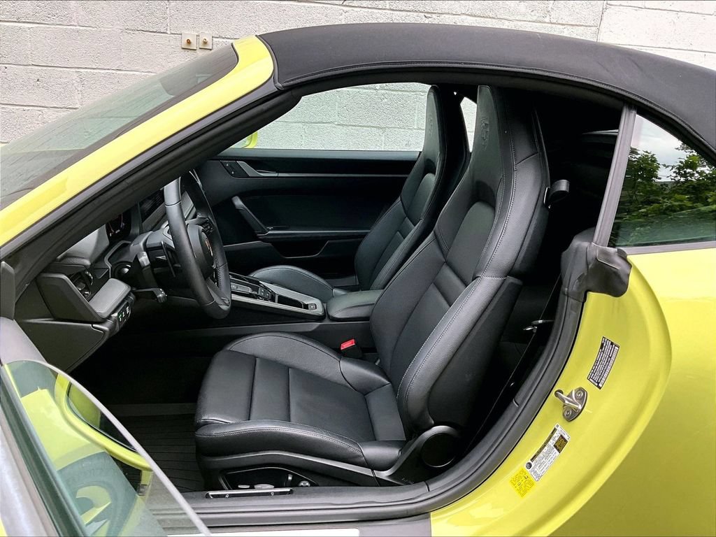 Certified 2025 Porsche 911 Carrera RWD image 5