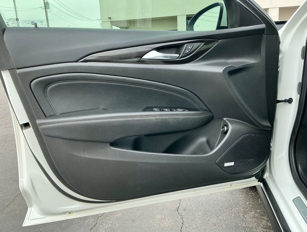 Used 2018 Buick Regal Essence w/ Driver Confidence Package #1 image 41