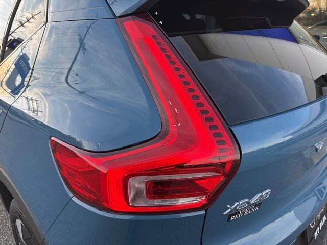 Used 2025 Volvo XC40 B5 Plus image 11