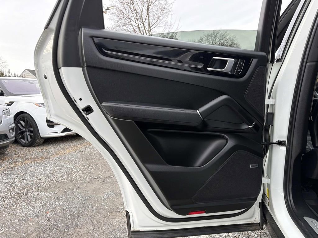 Used 2023 Porsche Cayenne Platinum Edition image 29