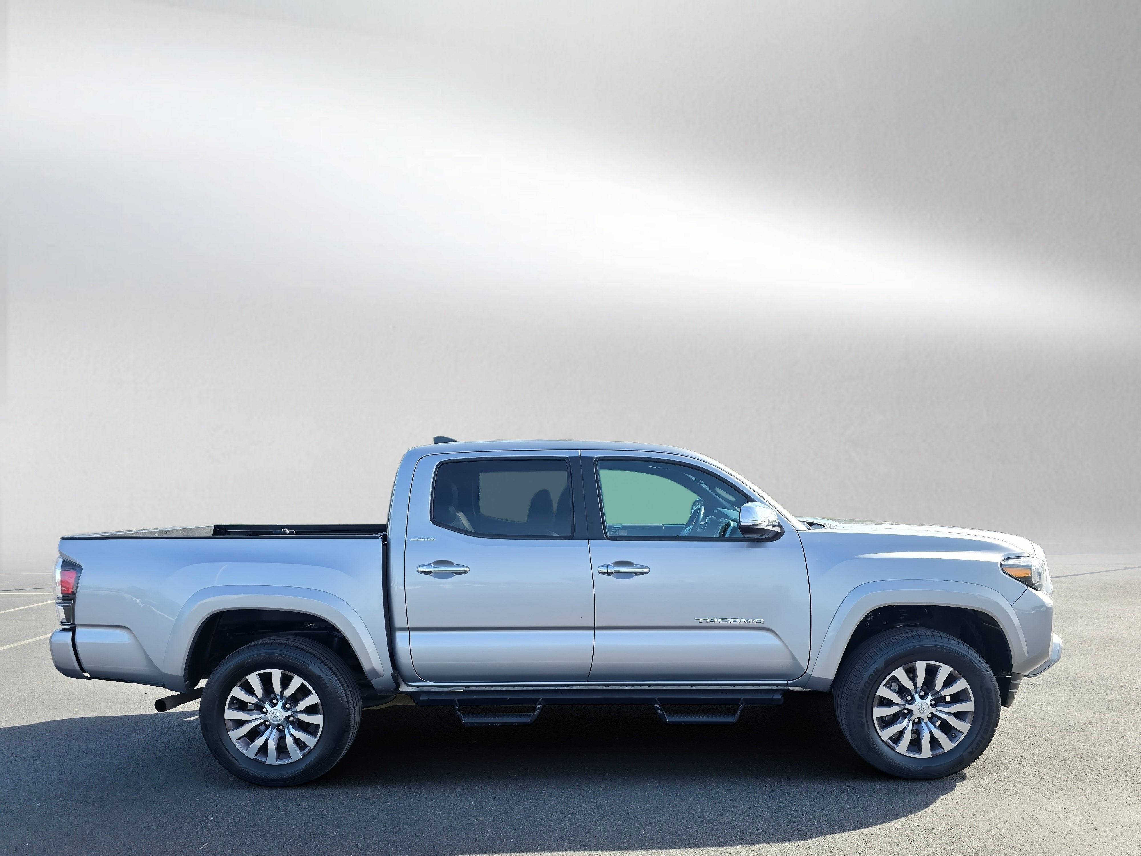 Used 2020 Toyota Tacoma Limited AWD/4WD image 6