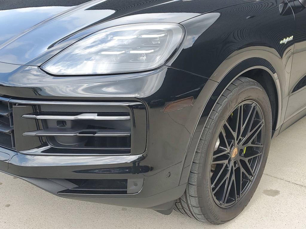 Certified 2025 Porsche Cayenne E-Hybrid image 11