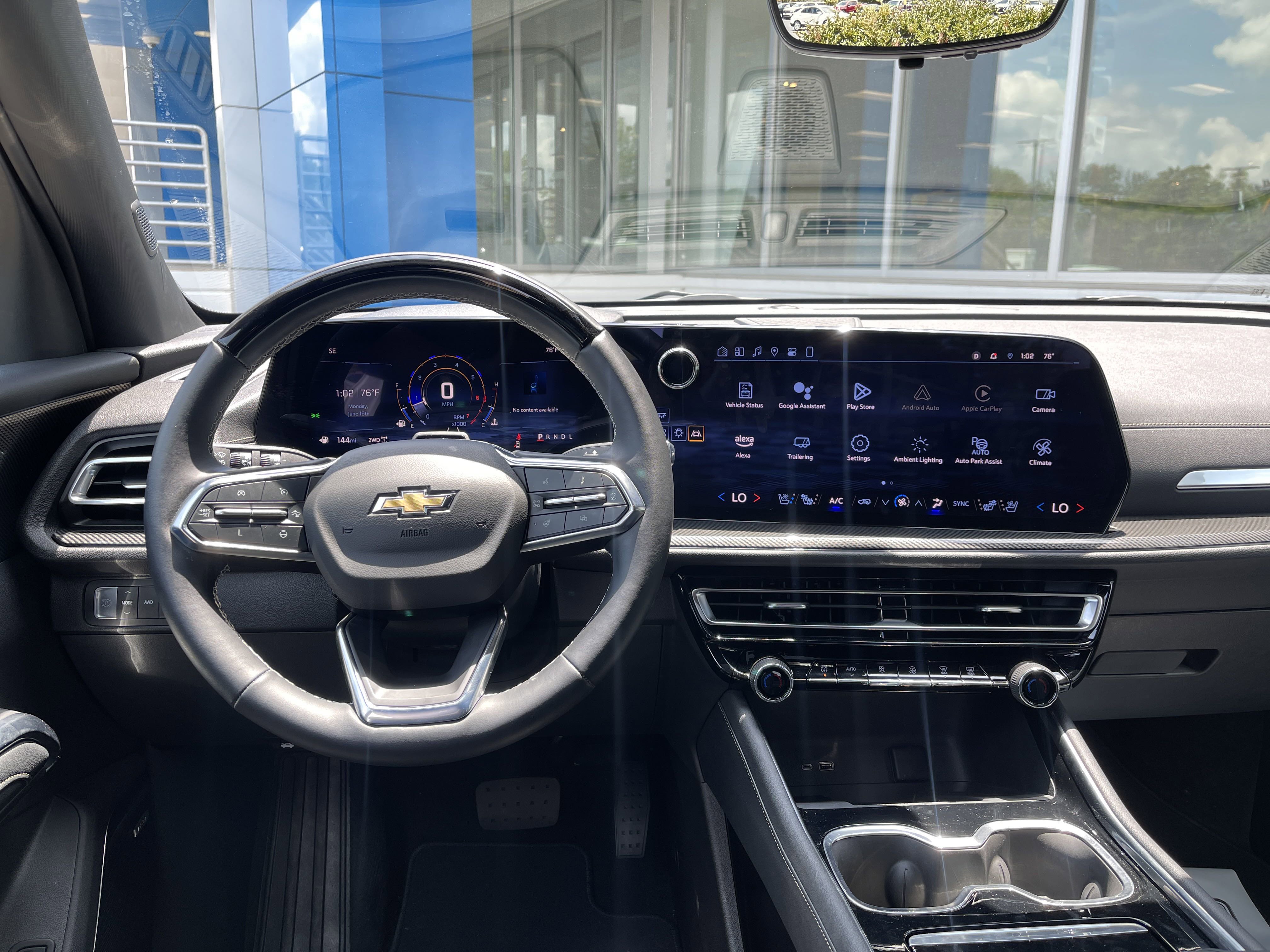 Used 2024 Chevrolet Traverse RS image 21