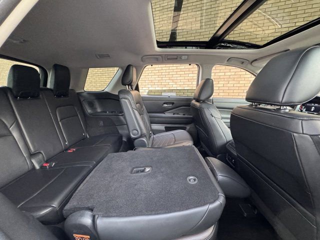 Used 2024 Nissan Pathfinder Platinum AWD/4WD image 13