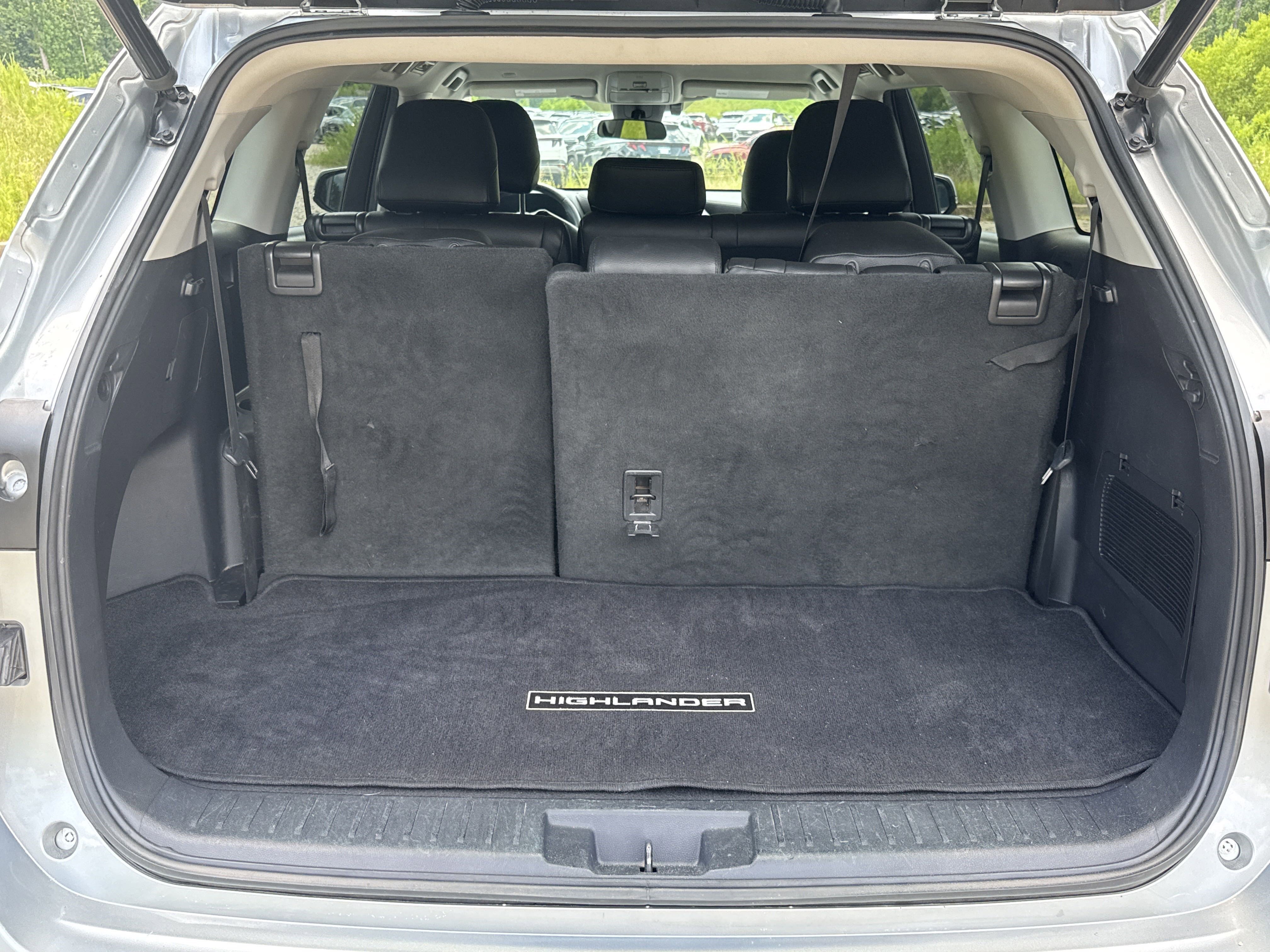 Used 2020 Toyota Highlander LE image 18