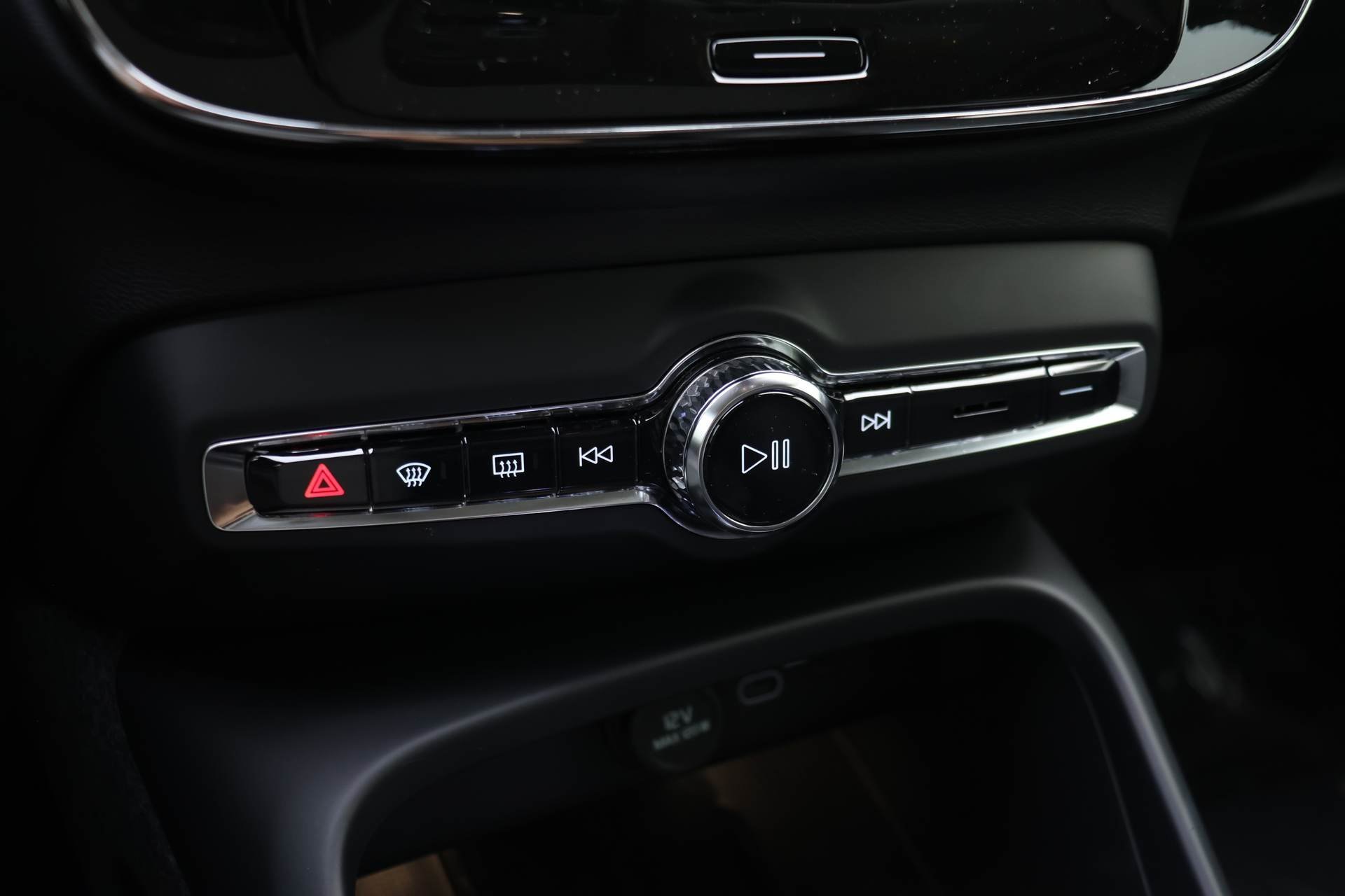 Certified 2024 Volvo XC40 B5 Plus image 10