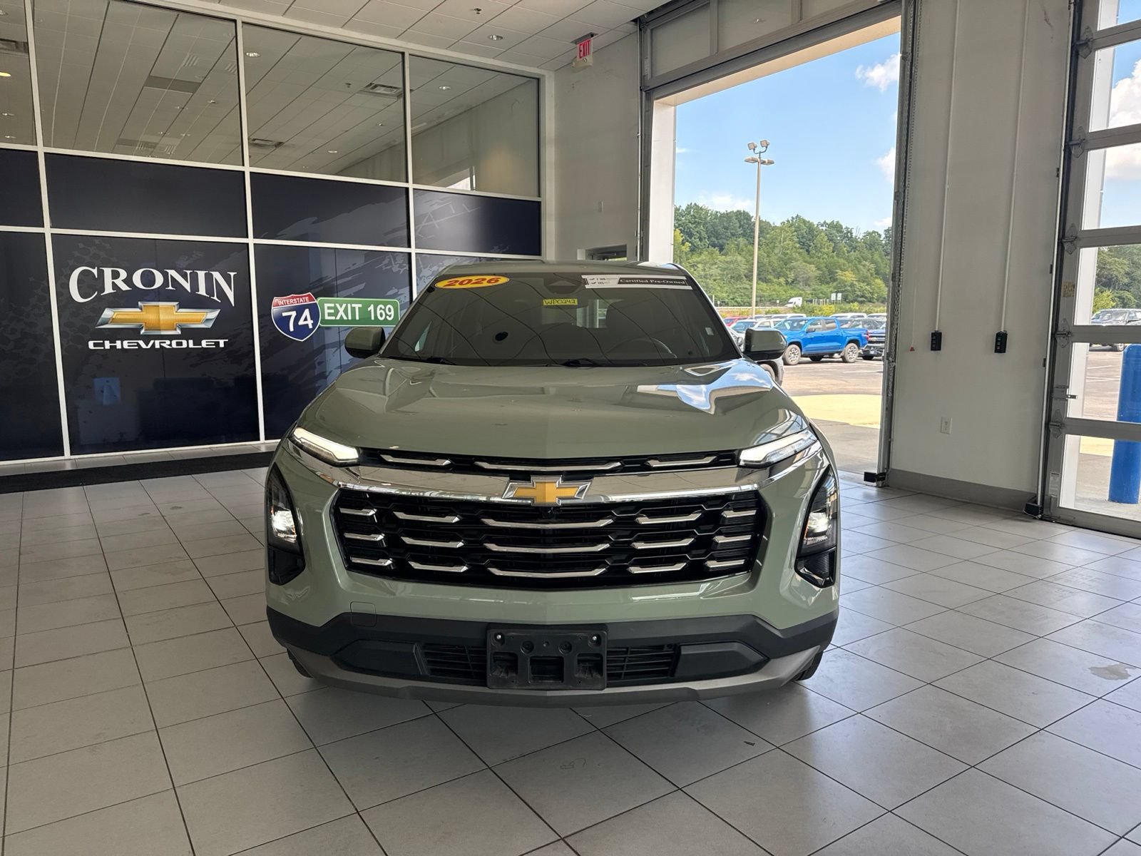 Used 2026 Chevrolet Equinox LT FWD image 2