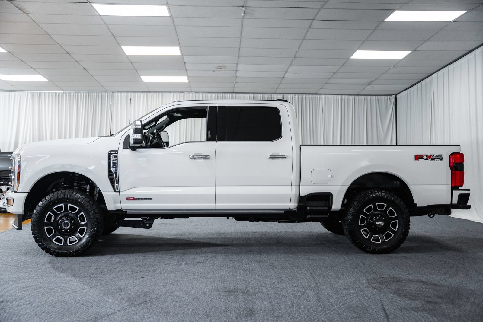 Used 2024 Ford F250 Platinum AWD/4WD image 5