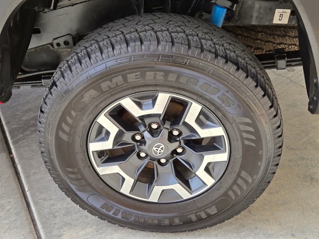 Used 2022 Toyota Tacoma TRD Off-Road AWD/4WD image 10