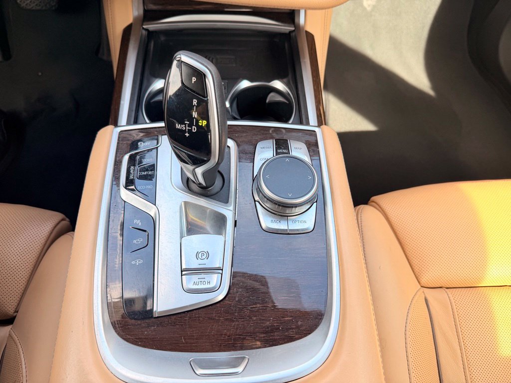 Used 2020 BMW 750i xDrive AWD/4WD image 25