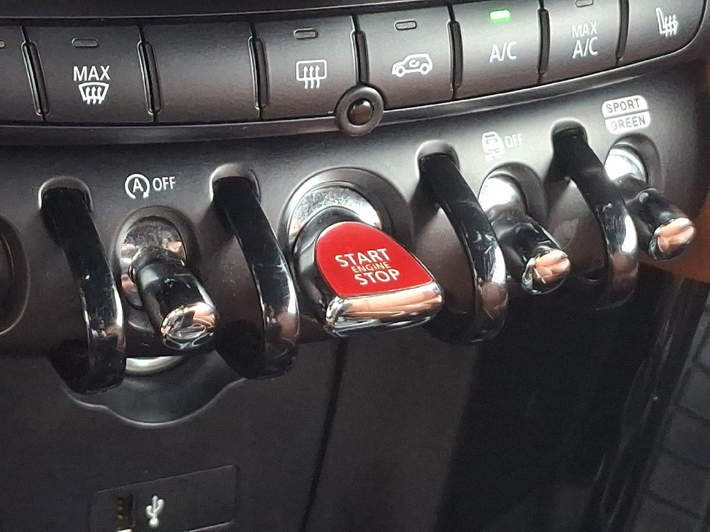 Used 2023 MINI Cooper S w/ Signature Upholstery Package FWD image 24