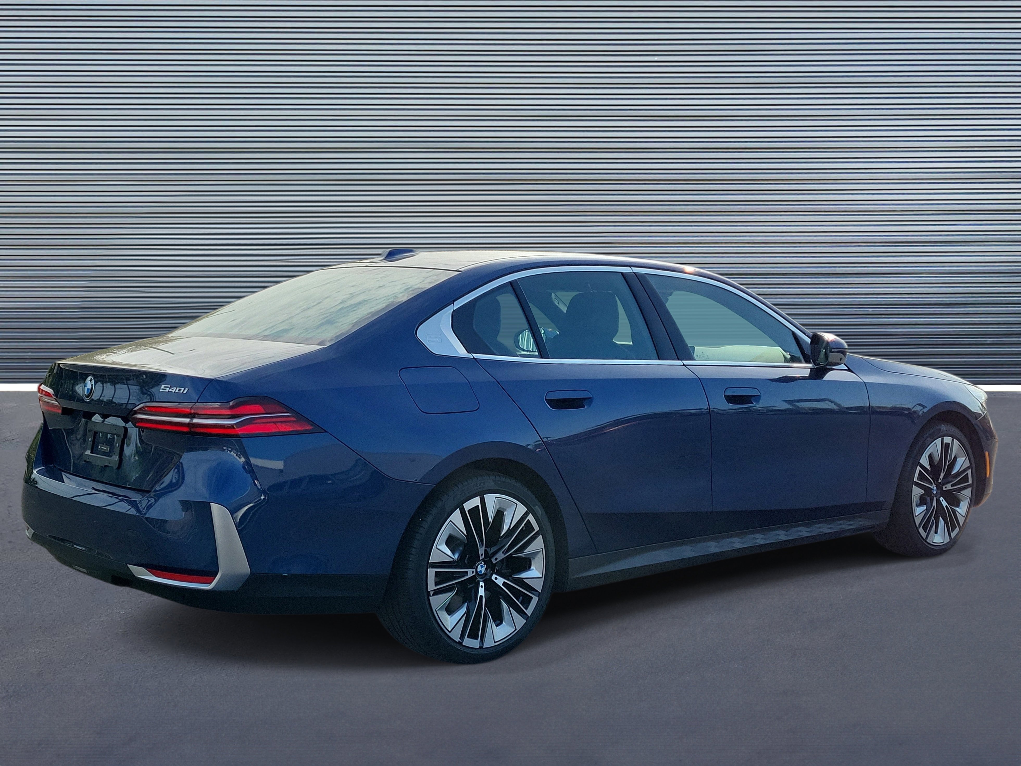 Used 2025 BMW 540i xDrive image 3