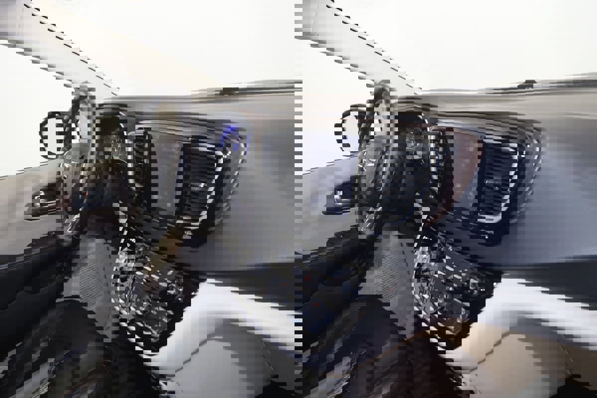 Used 2017 Chrysler Pacifica Touring-L image 39