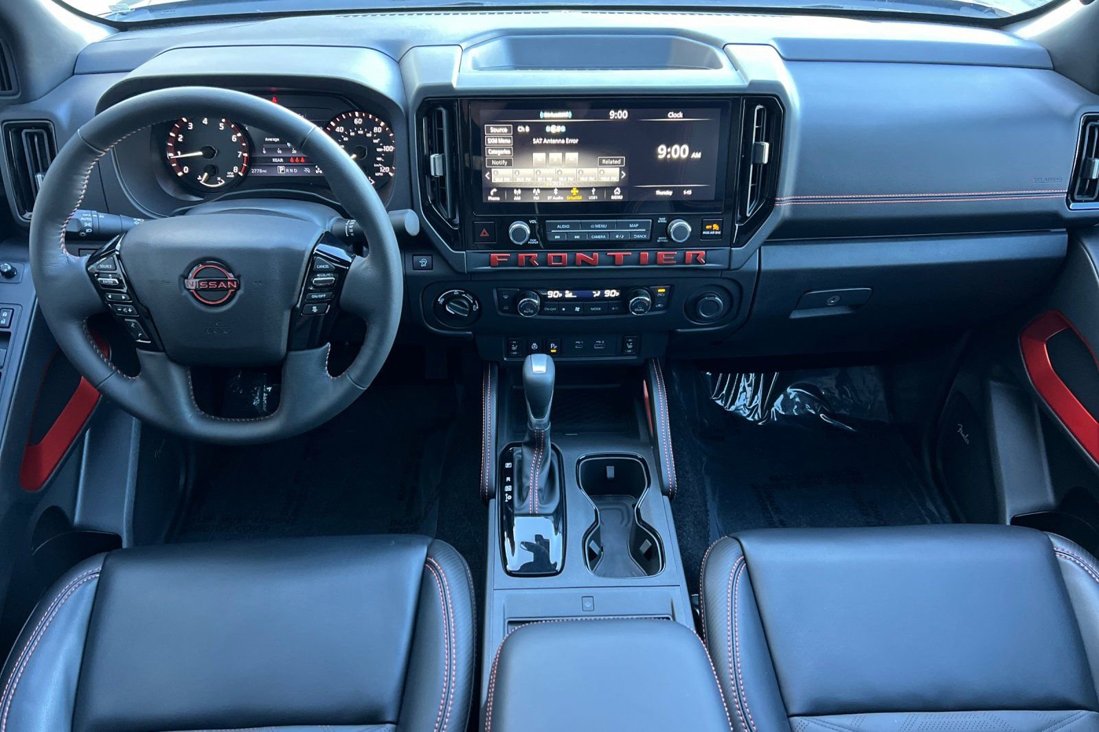 Used 2025 Nissan Frontier PRO-4X w/ Pro Premium Package image 13