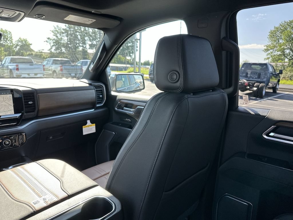 New 2026 Chevrolet Silverado 1500 High Country w/ Technology Package AWD/4WD image 11