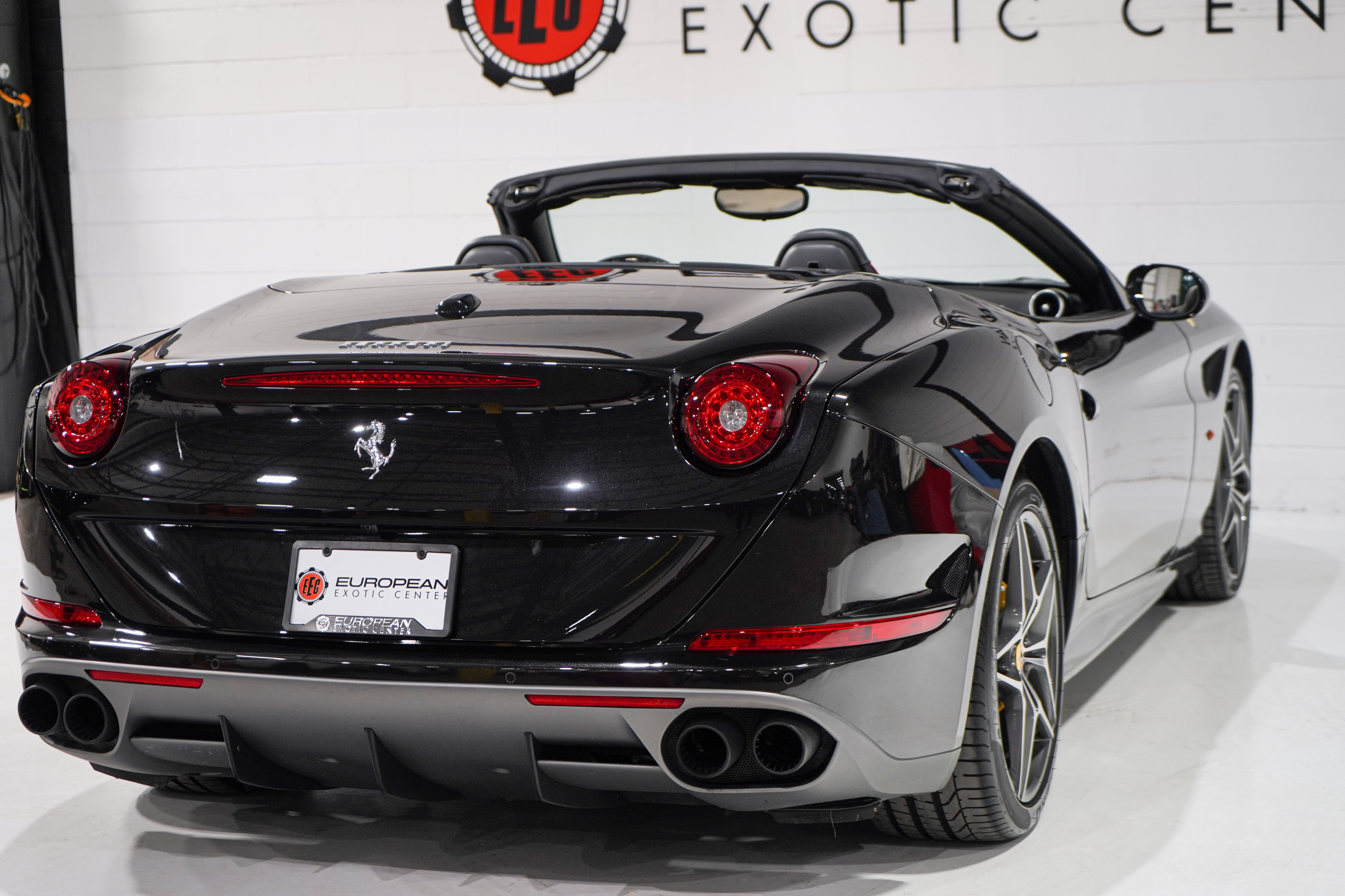 Used 2016 Ferrari California T RWD image 40