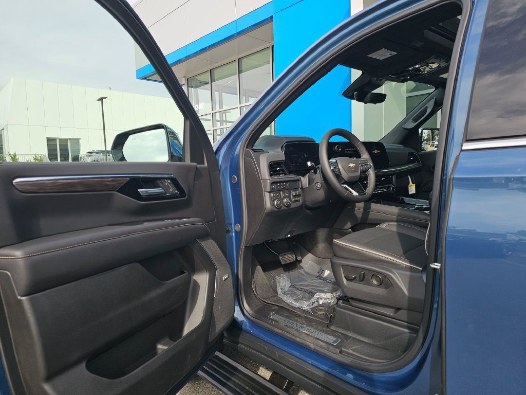 New 2026 Chevrolet Suburban Premier AWD/4WD image 21