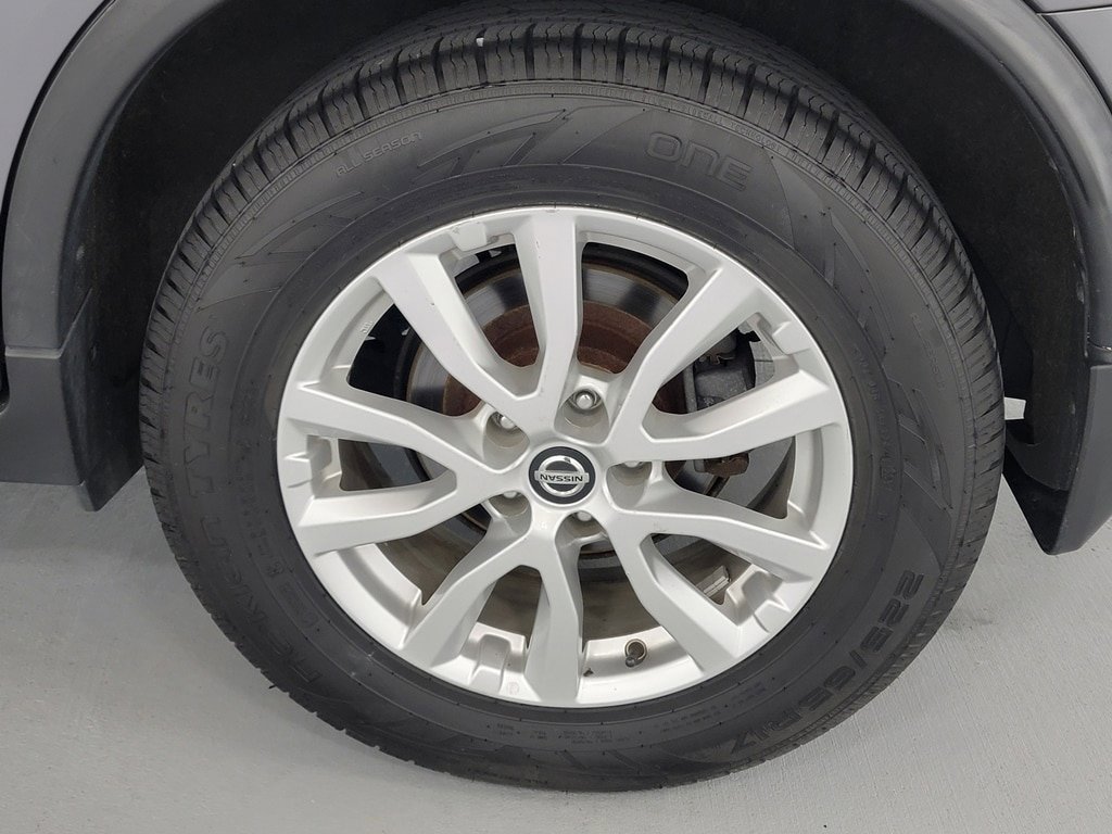 Used 2019 Nissan Rogue SV image 11