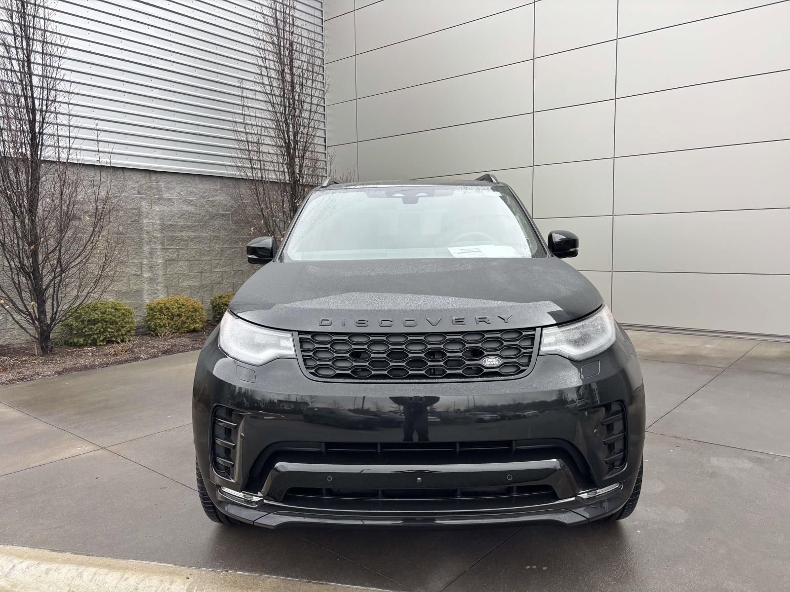 New 2026 Land Rover Discovery Dynamic SE image 2