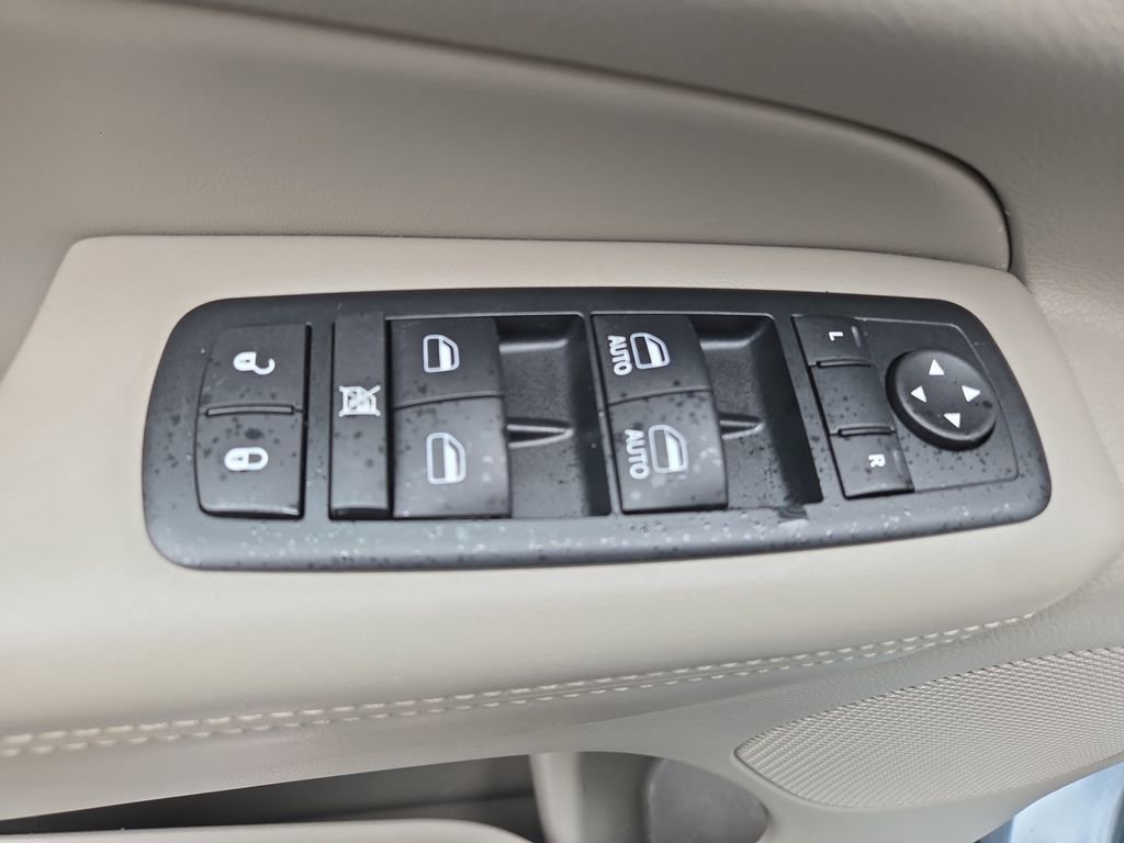 Used 2013 Jeep Grand Cherokee Laredo image 28