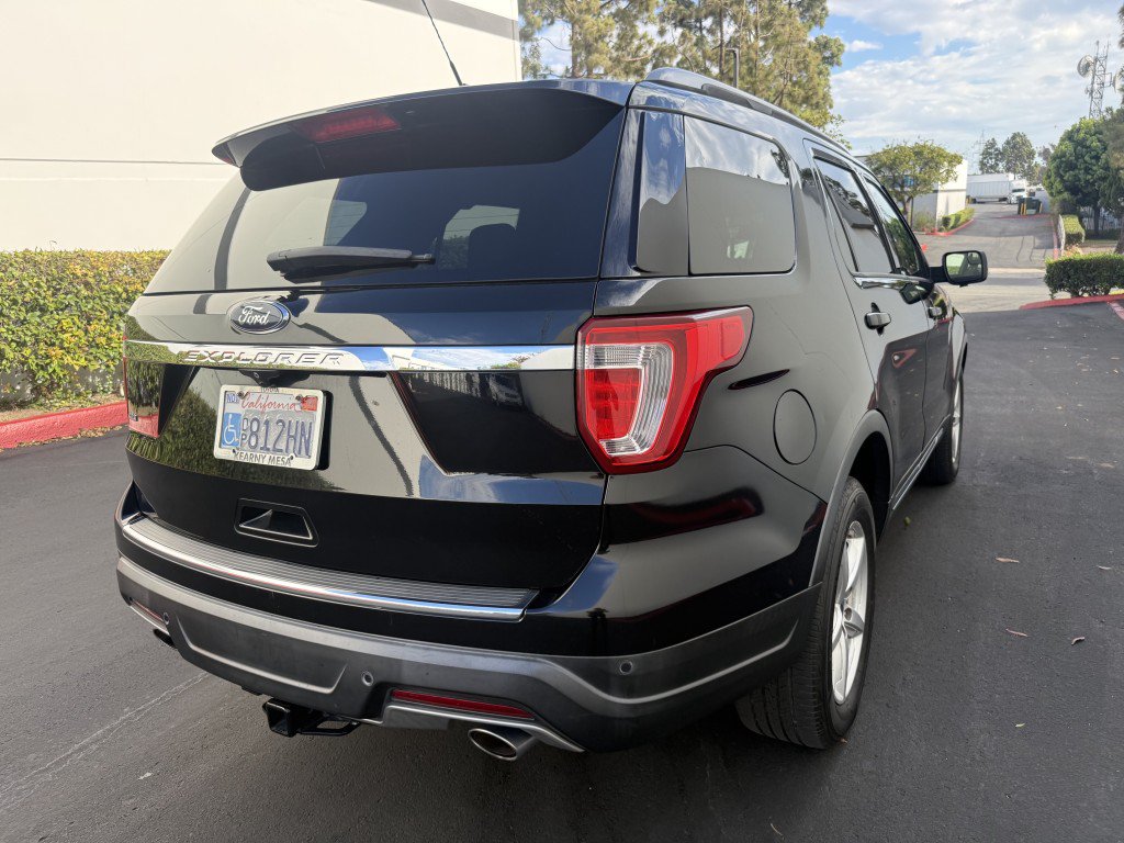 Used 2018 Ford Explorer XLT w/ Equipment Group 201A FWD image 3