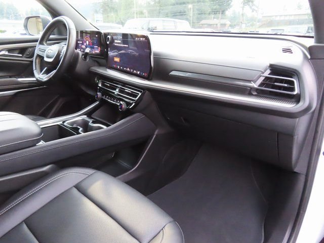 Used 2025 Chevrolet Traverse LT AWD/4WD image 37