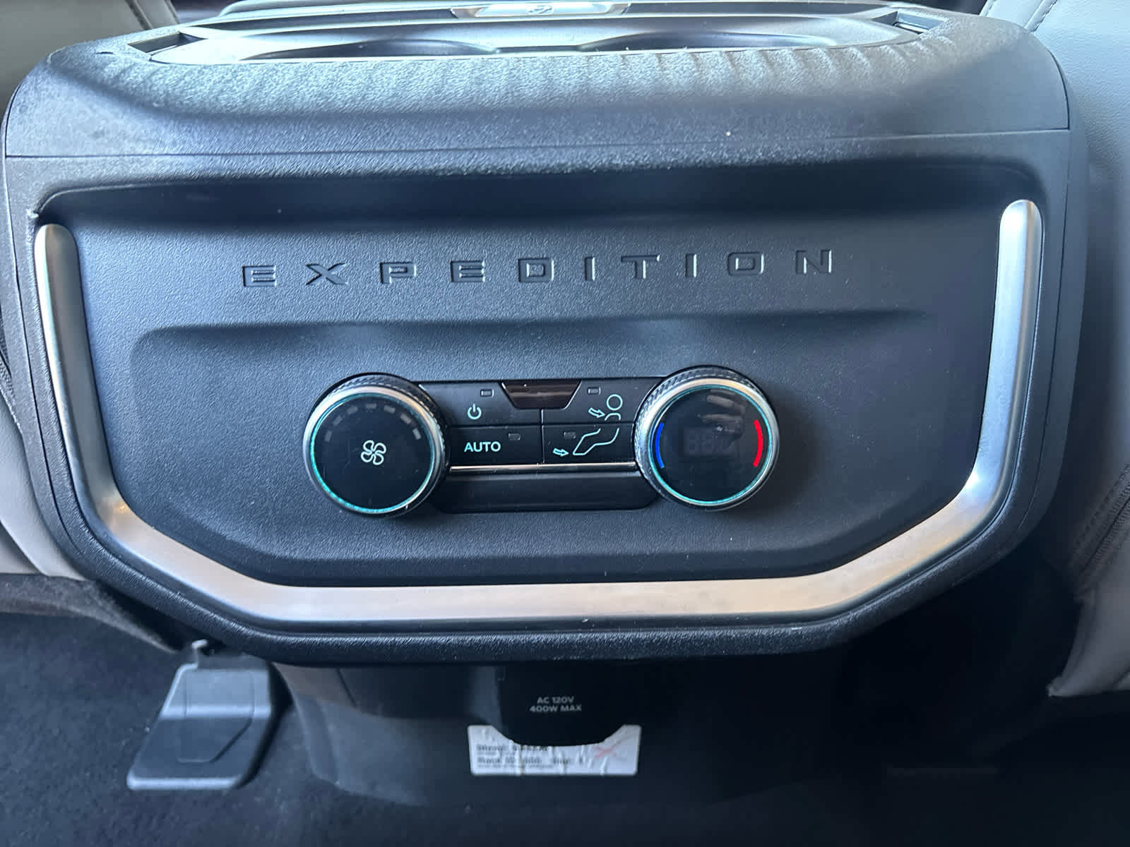 Used 2025 Ford Expedition Active image 24