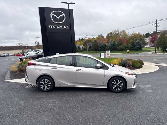 Used 2018 Toyota Prius Prime Premium w/ Carpet Mat Package FWD image 9