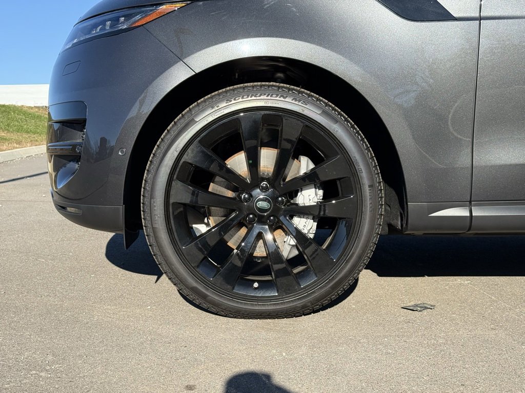 New 2025 Land Rover Range Rover Sport SE image 10