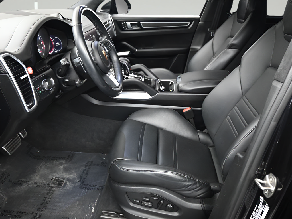Certified 2022 Porsche Cayenne Turbo S AWD/4WD image 6