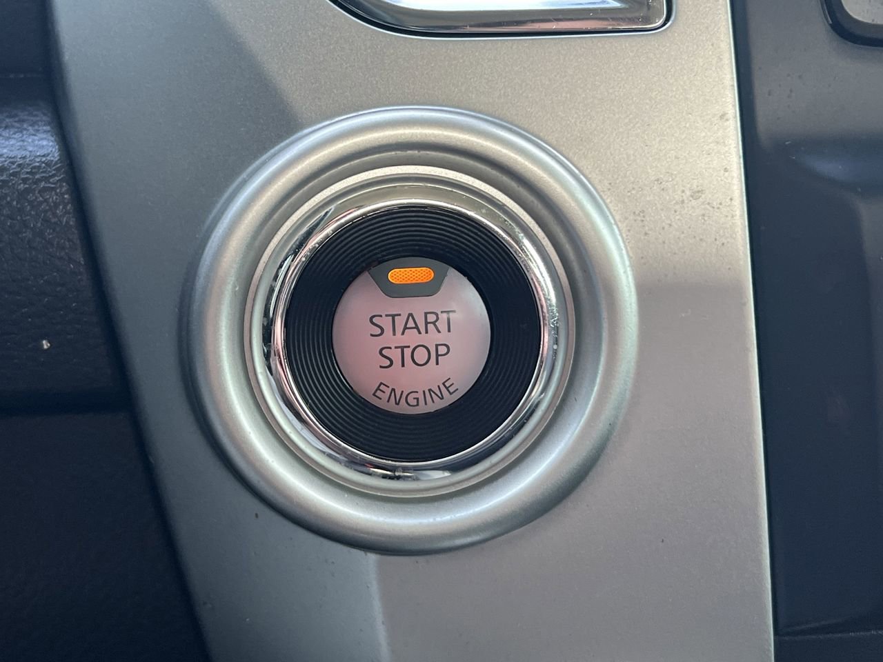 Used 2021 Nissan Titan SV w/ SV Convenience Package image 12