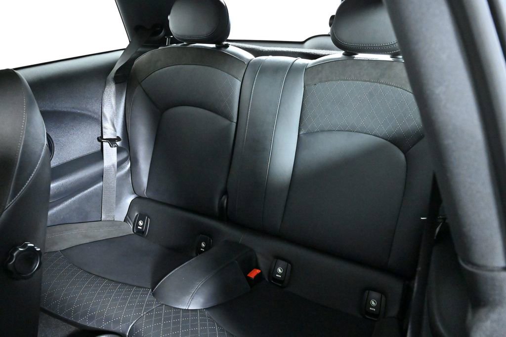 Used 2021 MINI Cooper 2-Door Hardtop image 25