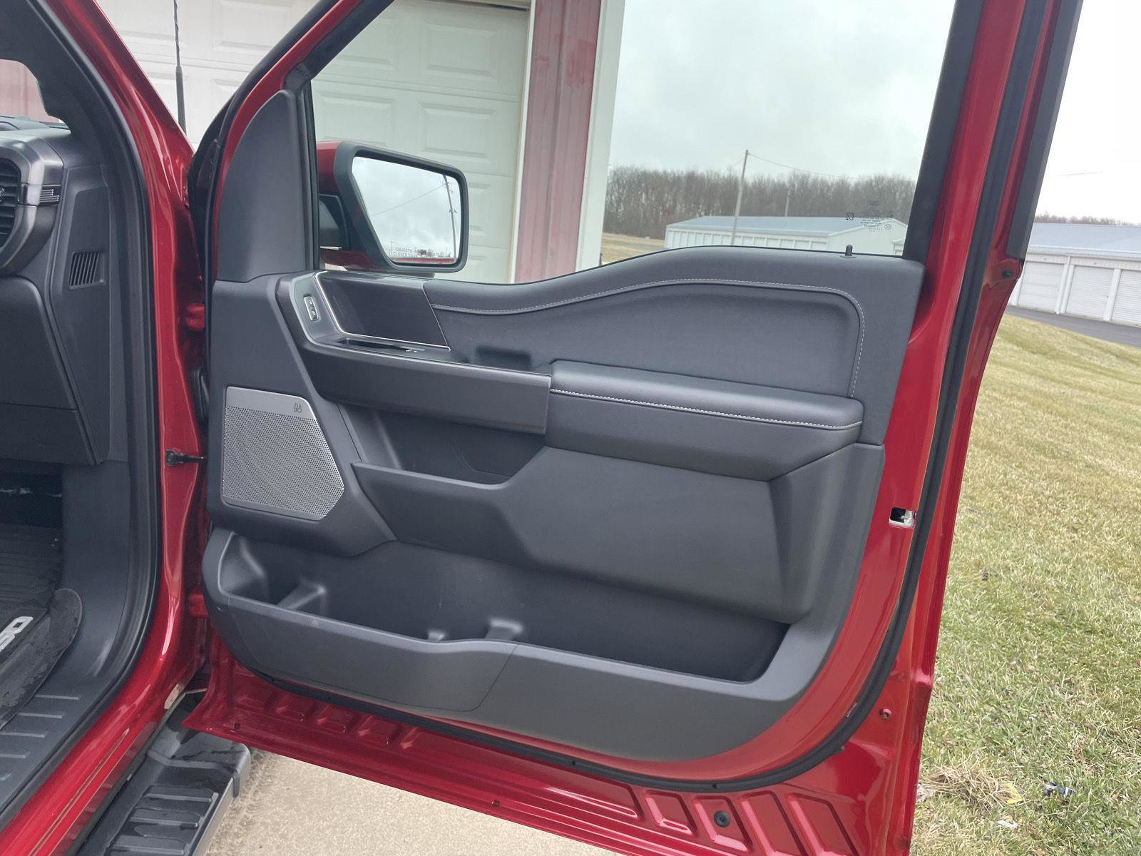 Used 2025 Ford F150 Lariat w/ Equipment Group 501A Mid image 31