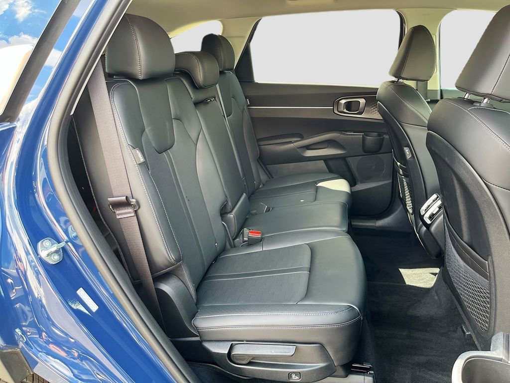 Certified 2025 Kia Sorento S image 28