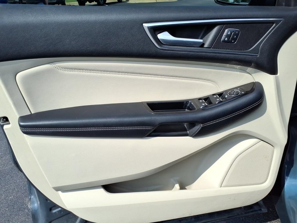 Used 2016 Ford Edge Titanium FWD image 14