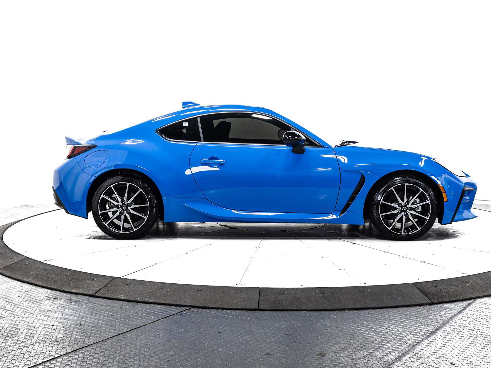 Certified 2023 Toyota GR86 w/ ALL Weather Mat Package (TMS) image 11