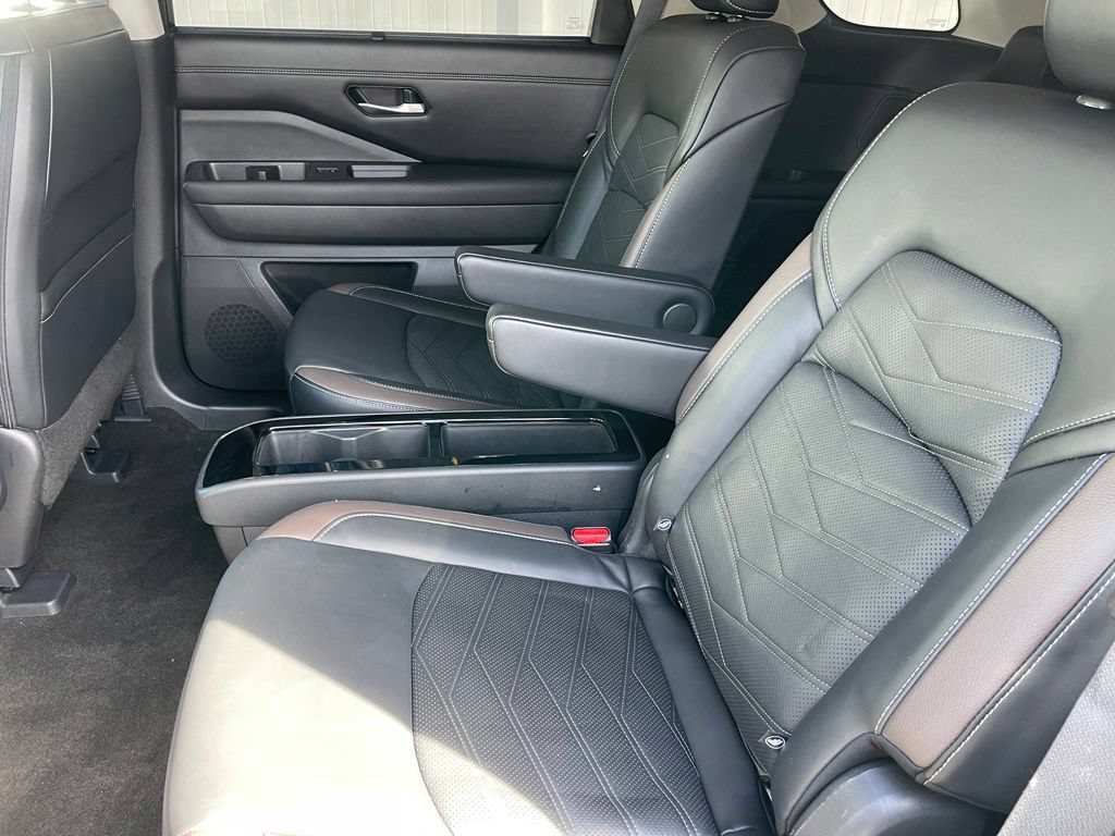 Certified 2023 Nissan Pathfinder Platinum w/ Cargo Package AWD/4WD image 8