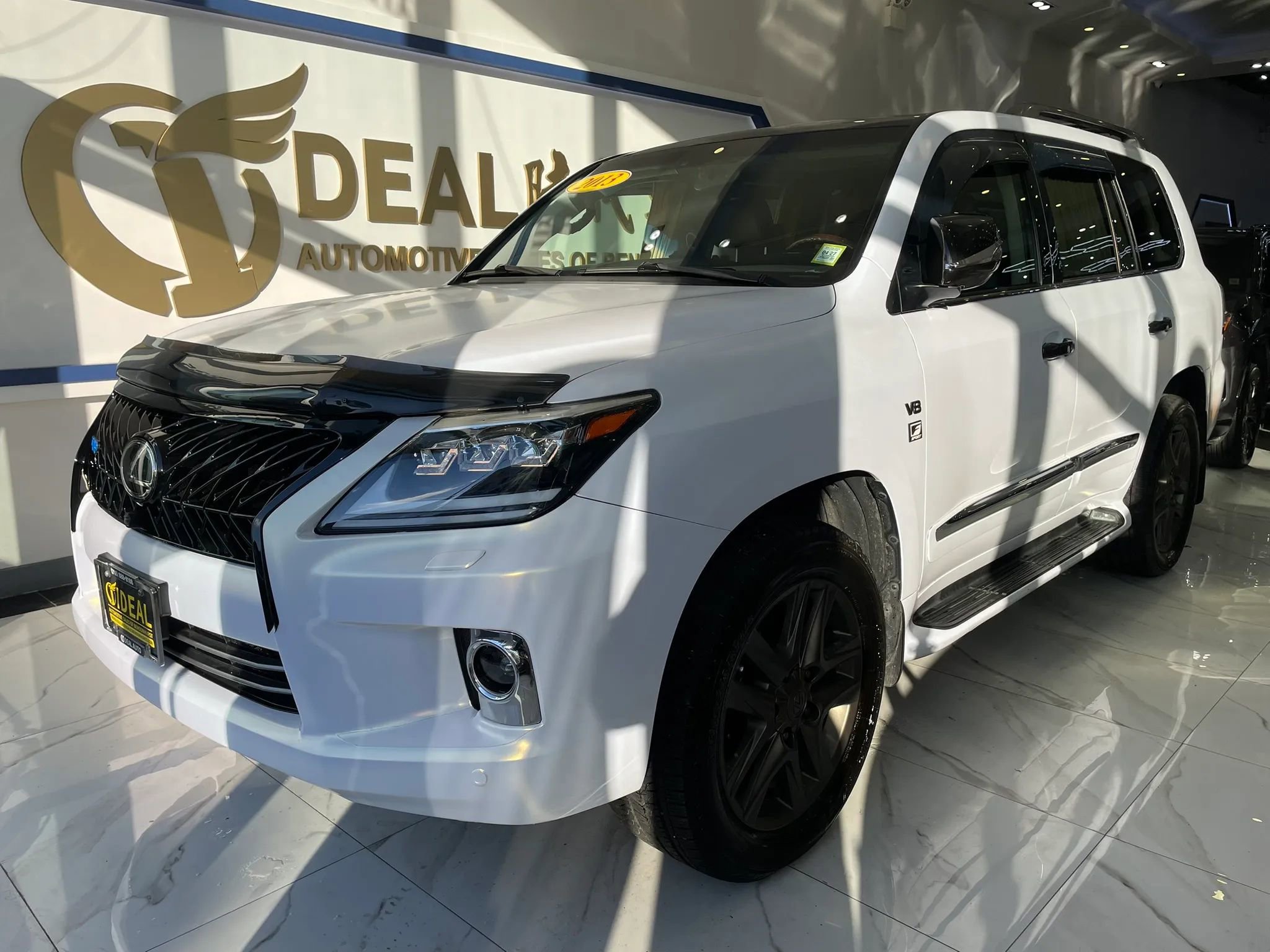 Used 2013 Lexus LX 570 4WD w/ Luxury Pkg image 4