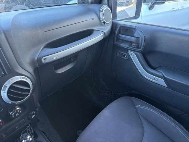 Used 2014 Jeep Wrangler Unlimited Sahara w/ Max Tow Package AWD/4WD image 33