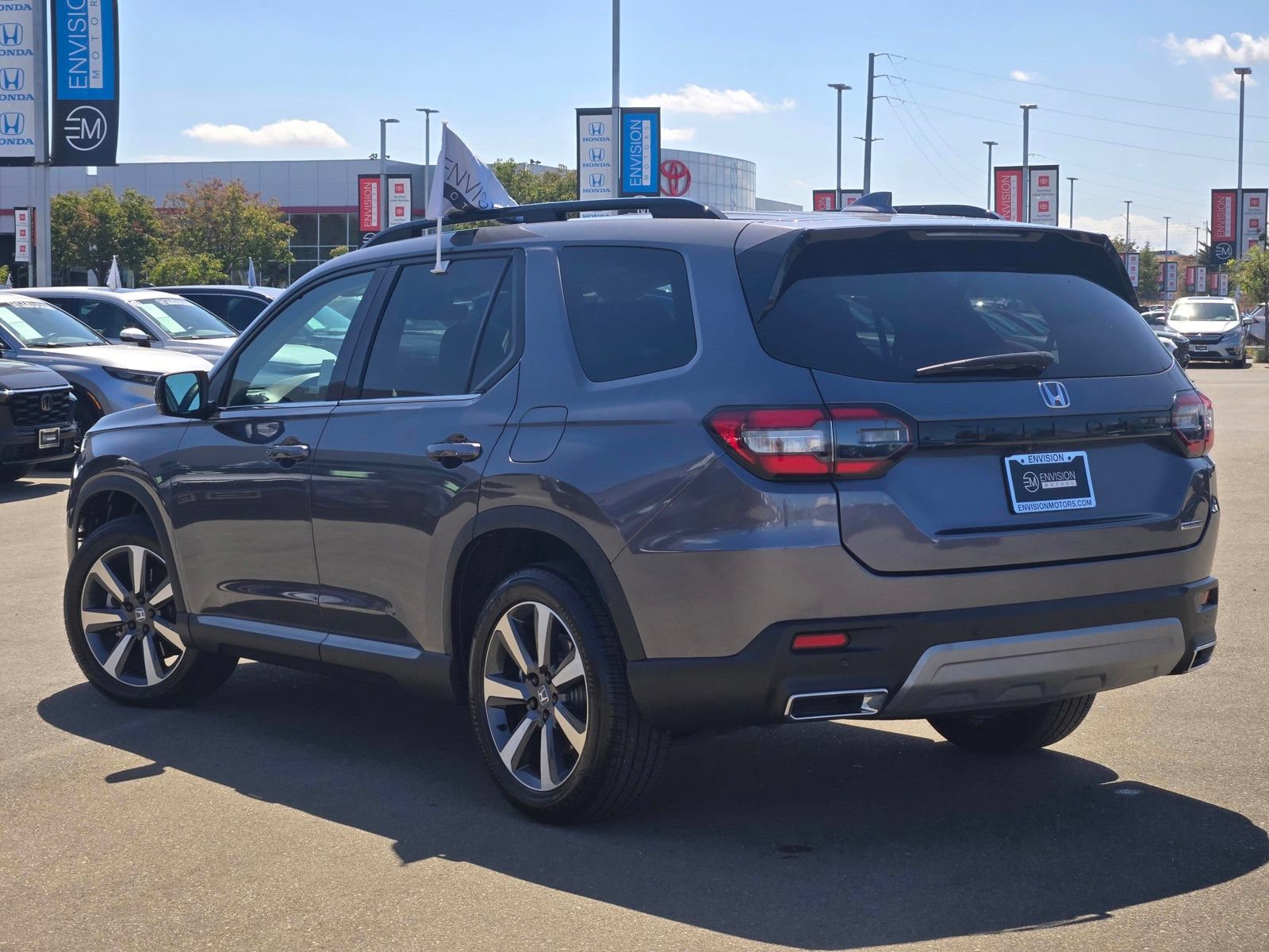 Certified 2025 Honda Pilot Touring image 5